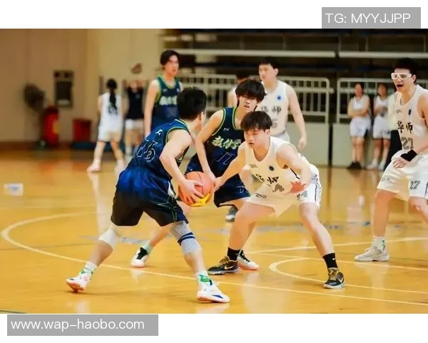 篮球场上的风云帅哥展现青春活力与运动魅力的精彩瞬间 篮球场上的风云帅哥展现青春活力与运动魅力的精彩瞬间